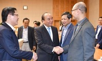 Премьер Вьетнама Нгуен Суан Фук провёл рабочую встречу со своей группой экономических советников