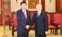 Нгуен Фу Чонг принял премьер-министра Лаоса Тхонглуна Сисулита