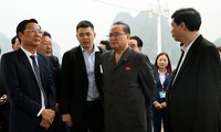 Высокая делегация Трудовой партии Кореи посетила вьетнамский залив Халонг