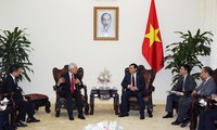Вице-премьер СРВ Выонг Динь Хюэ принял старшего директора корпорации J Trust