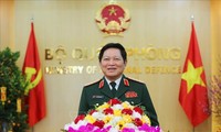 Военная делегация Вьетнама принимает участие в конференции министров обороны АСЕАН