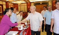 Бывшие руководители Вьетнама высказали мнения по проекту политического доклада