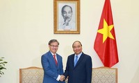 Нгуен Суан Фук принял посла Лаоса в связи с окончанием срока его работы во Вьетнаме