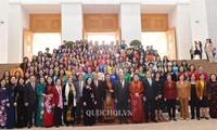 Премьер Вьетнама Нгуен Суан Фук встретился с женщинами-депутатами парламента