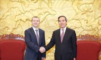 Нгуен Ван Бинь принял председателя правления МБЭС