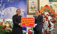 Чан Тхань Ман поздравил католиков и протестантов с Рождеством в провинции Даклак