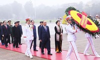 Руководители Вьетнама посетили Мавзолей Хо Ши Мина по случаю наступающего Тэта