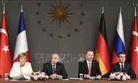 Лидеры России, Франции и Германии обсудили по телефону ситуацию в Сирии