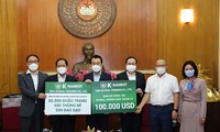 Южнокорейская компания предоставила Вьетнаму $100 тысяч для борьбы с COVID-19