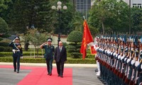 Премьер Вьетнама провел рабочую встречу с командованием ВВС и войск ПВО