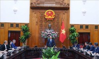 Нгуен Суан Фук принял делегацию представителей китайских предприятий во Вьетнаме