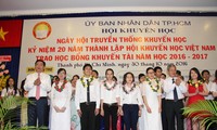 Plus de 20 millions de dongs de bourses aux étudiants de Ho Chi Minh-ville