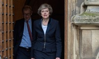 Brexit: Theresa May assure que le calendrier reste inchangé 