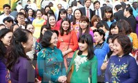 Dang Thi Ngoc Thinh rencontre des enseignants exemplaires