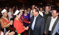 Nguyen Xuan Phuc à la fête de la grande union nationale à Hoa Binh