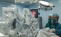 Premier hôpital vietnamien à robotiser l’intervention chirurgicale chez les adultes
