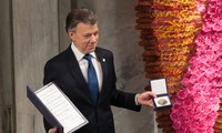 Nobel de la paix : pour Santos, l'accord en Colombie "peut faire office de modèle"