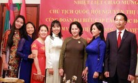 Nguyen Thi Kim Ngan rencontre des Vietnamiens aux Emirats arabes unis