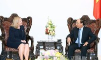 Nguyen Xuan Phuc reçoit l’ambassadrice irlandaise
