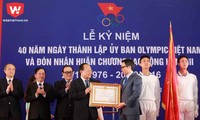  Remise de l’ordre du travail au comité olympique du Vietnam