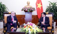 Pham Binh Minh reçoit le nouvel ambassadeur d’Australie  