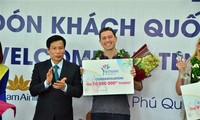 Phu Quôc accueille le dix-millionième touriste étranger au Vietnam
