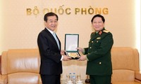 Un vice-ministre sud-coréen de la Défense reçu par Ngo Xuan Lich