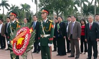 Tong Thi Phong rend hommage aux héros morts pour la Patrie à Quang Tri