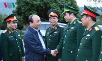 Le Premier ministre Nguyen Xuan Phuc visite le district de Tra Linh (Cao Bang)