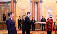 Tran Dai Quang rencontre les nouveaux ambassadeurs au Vietnam