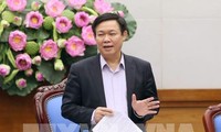 Le vice-Premier ministre Vuong Dinh Hue travaille avec l’Audit d’Etat