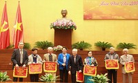 Nguyen Thi Kim Ngan rencontre d’anciens députés permanents 