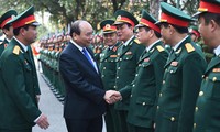 Nguyên Xuân Phuc rend visite à la Division 312 de l’armée