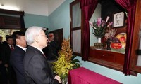 Le SG Nguyen Phu Trong rend hommage au président Ho Chi Minh
