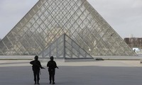 Tentative d’attaque «terroriste» au Louvre de Paris