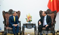 Le président du groupe sud coréen KB reçu par Nguyen Xuan Phuc