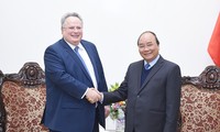 Nguyên Xuân Phuc reçoit le ministre grec des Affaires étrangères 
