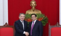 Le vice-président du Parti communiste du Japon en visite au Vietnam