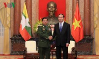 Min Aung Hlaing rencontre les dirigeants vietnamiens