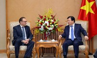 Trinh Dinh Dung reçoit les ambassadeurs biélorusse, indien et néerlandais