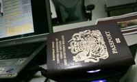 Royaume-Uni : la compétition est lancée pour fabriquer le passeport post-Brexit