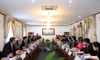 Les Bureaux présidentiels du Vietnam et du Laos cimentent leurs relations 
