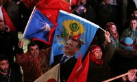 Référendum en Turquie: le Premier ministre revendique la victoire du oui