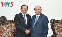 Nguyen Xuan Phuc rencontre le ministre laotien des Travaux publics et des Transports 