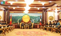 Nguyen Xuan Phuc rencontre plusieurs hauts dirigeants laotiens