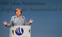 Les conservateurs de Merkel maintiennent leur avance sur le SPD