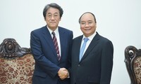 L’ambassadeur du Japon au Vietnam reçu par Nguyen Xuan Phuc