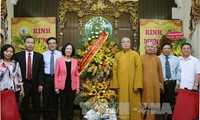 Truong Thi Mai rend visite à l’Eglise bouddhique du Vietnam