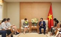 Vuong Dinh Hue reçoit l’ambassadrice belge