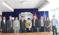  L'ambassadeur du Vietnam en République tchèque  présente ses lettres de créance